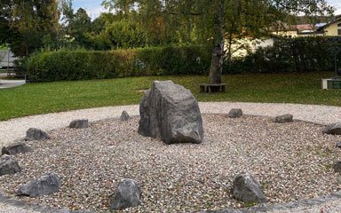 Der Steinkreis besteht aus Steinen aus dem Untersberg Massiv
