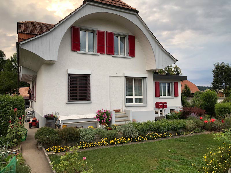 gal 05 schweizer haus no door